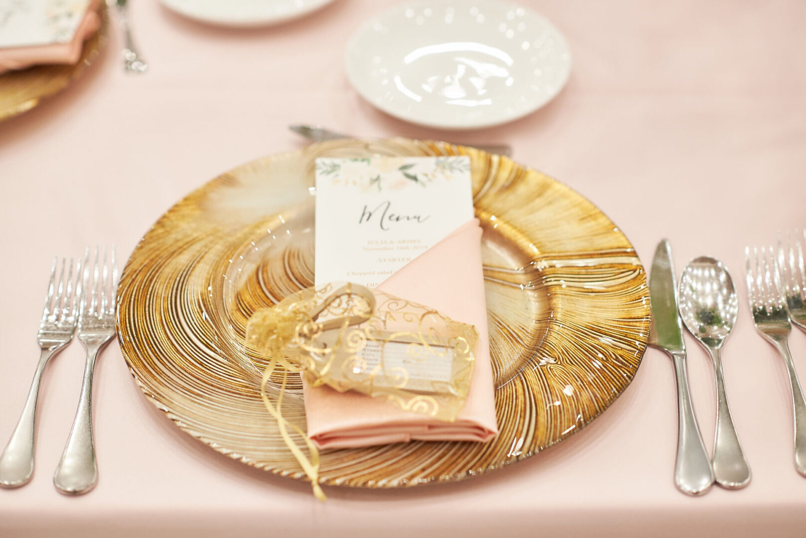 beautiful wedding table setting