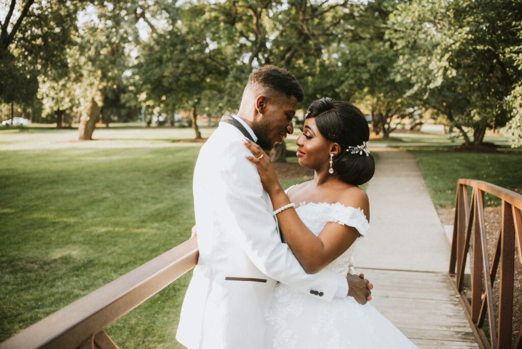 bride and groom outdoor photoshoot