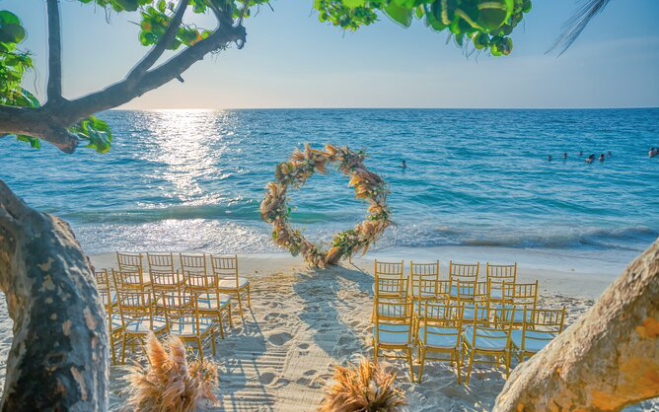 destination wedding ceremony on Roatan beach in Sandy Bay, Honduras